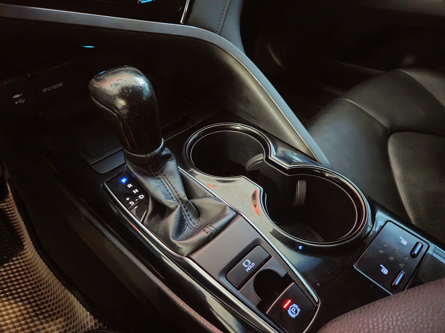 Toyota Camry, VIII (XV70) 2019