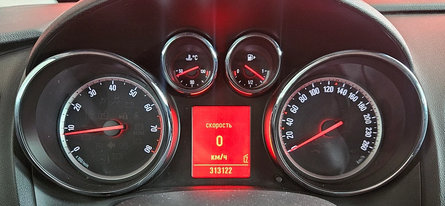 Opel Astra, J 2010