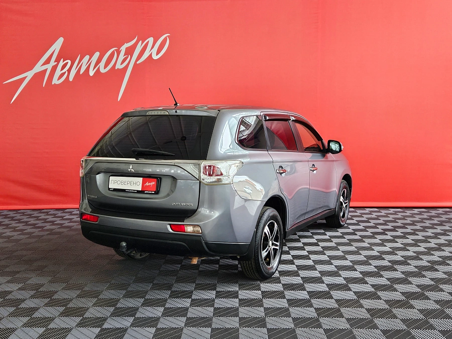 Mitsubishi Outlander, III 2013