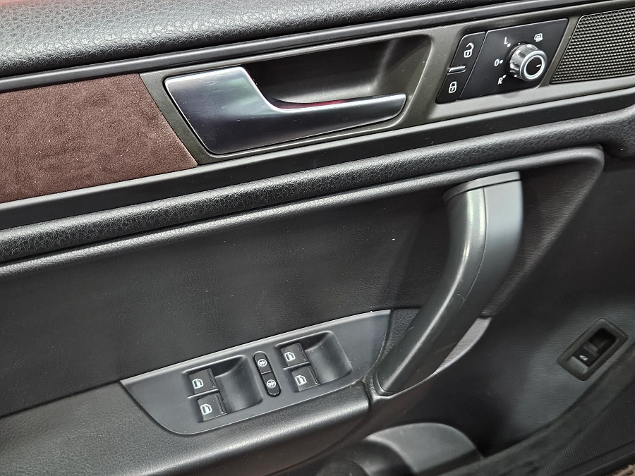 Volkswagen Touareg, II 2011
