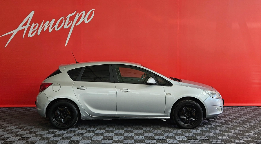Opel Astra, J 2010