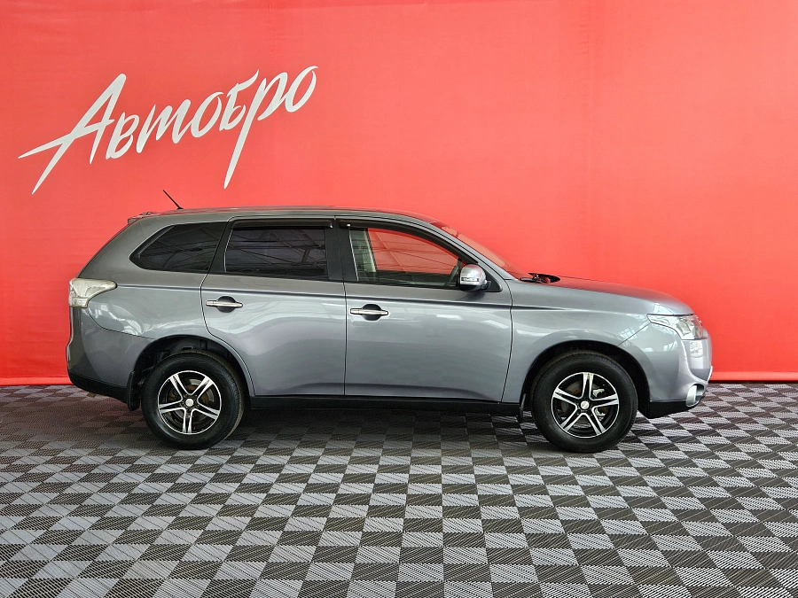Mitsubishi Outlander, III 2013