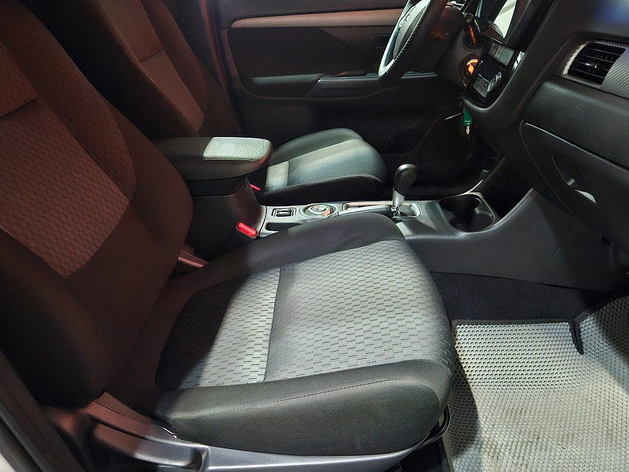 Mitsubishi Outlander, III 2014