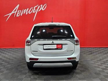 Mitsubishi Outlander, III 2014
