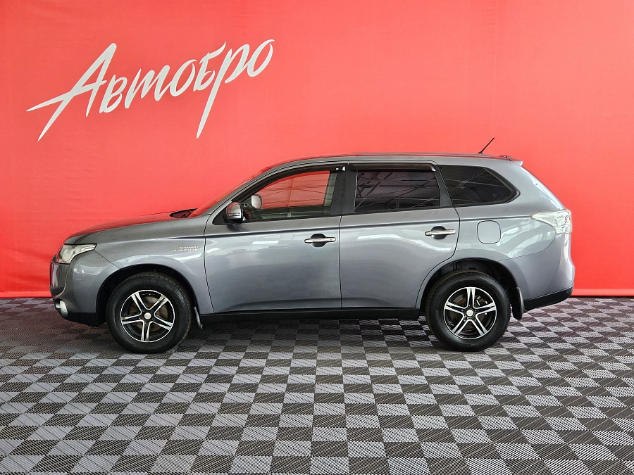 Mitsubishi Outlander, III 2013