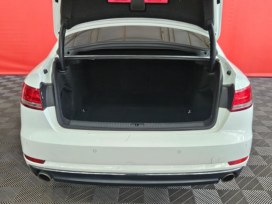 Audi A4, V (B9) 2016