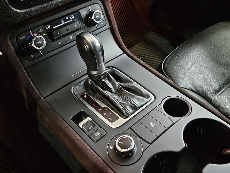 Volkswagen Touareg, II 2011