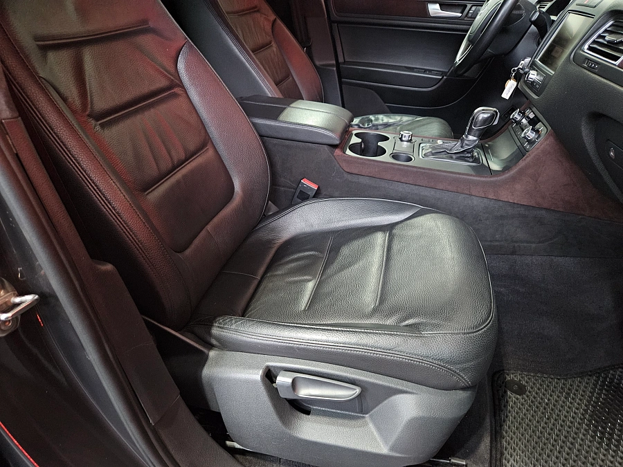 Volkswagen Touareg, II 2011