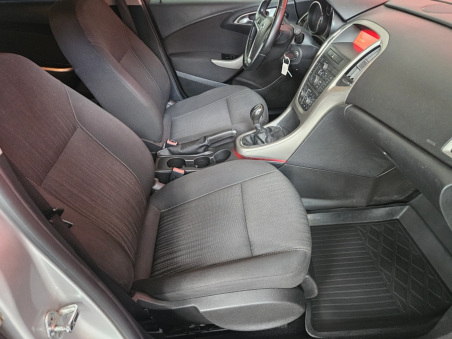 Opel Astra, J 2010