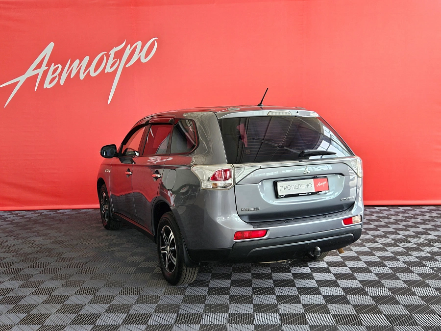 Mitsubishi Outlander, III 2013